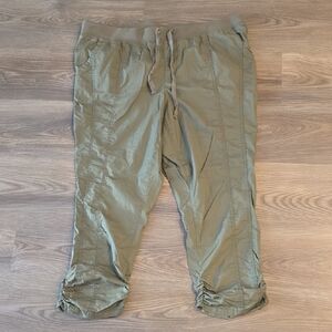 Torrid Olive Cargo Capris for Women 121